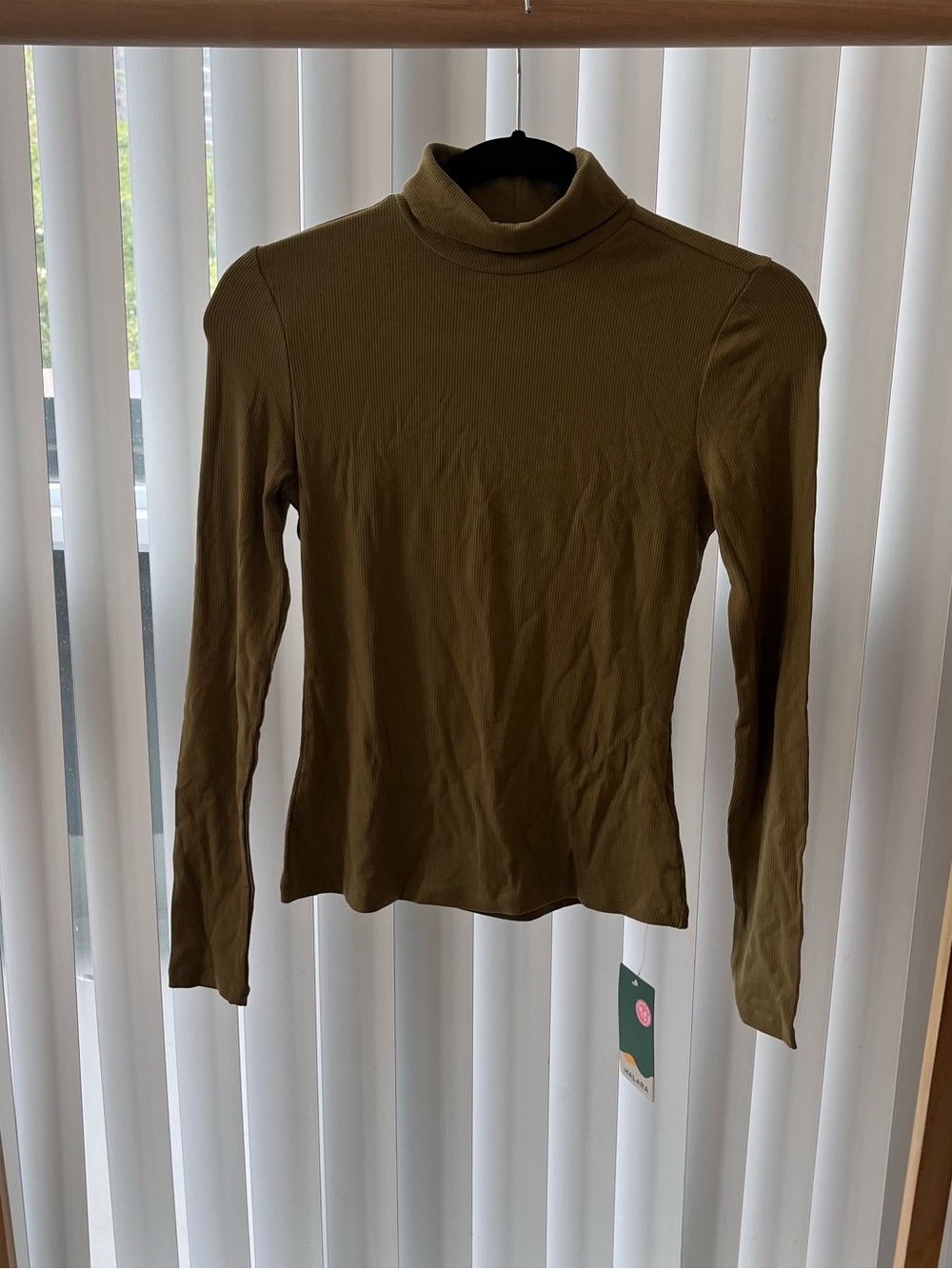 Women’s S Olive Green Turtleneck Long-Sleeve Top